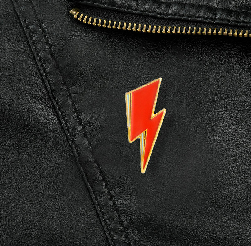 Aladdin Lightning Enamel Pin B - Women Fashion Icon recension och pris