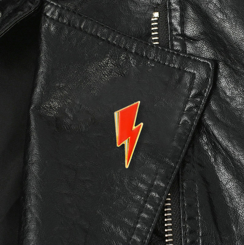 Aladdin Lightning Enamel Pin B - Women Fashion Icon recension och pris