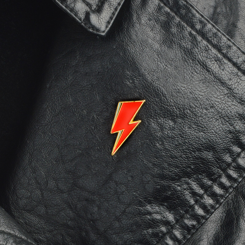 Aladdin Lightning Enamel Pin B - Women Fashion Icon recension och pris