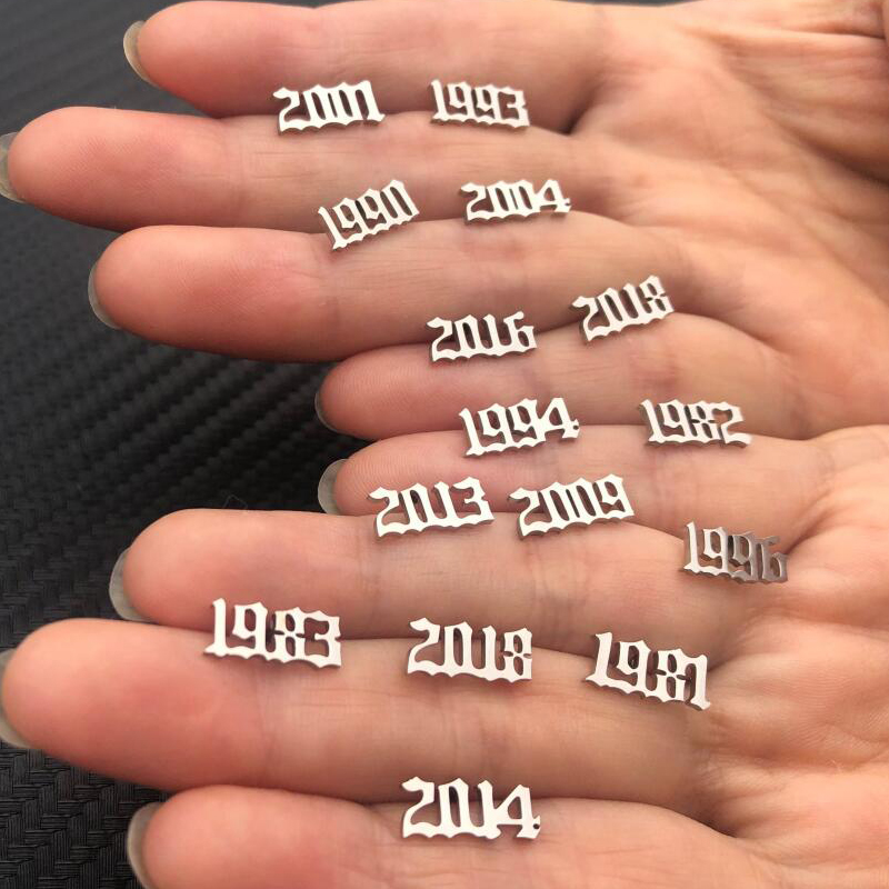 Tiny Year Number Stainless Ste - Women'S Fashion Year 2000 recension och pris