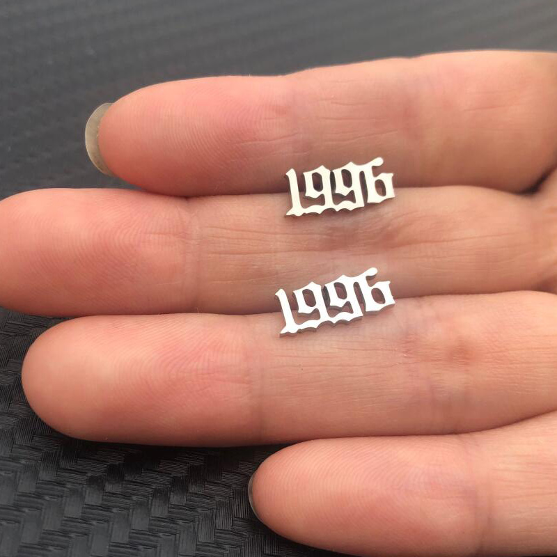Tiny Year Number Stainless Ste - Women'S Fashion Year 2000 recension och pris