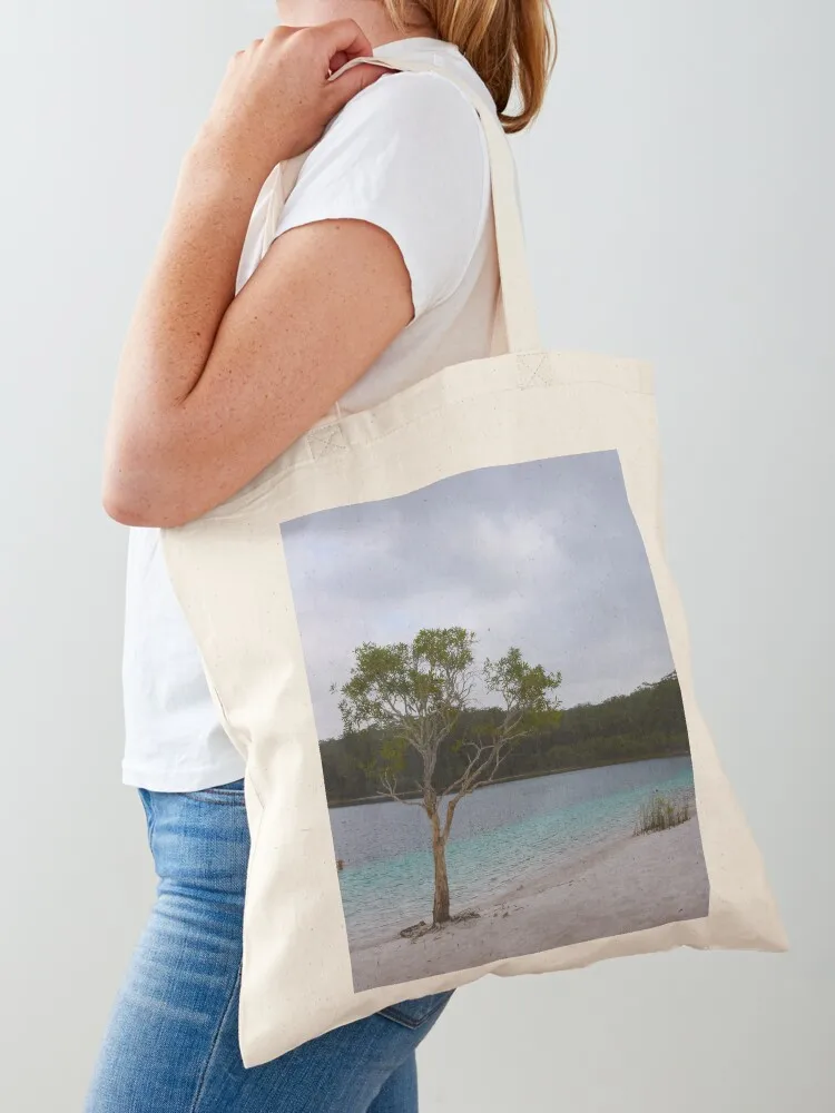 Tree at Lake Mackenzie, Fraser - Women'S Fashion Queensland recension och pris